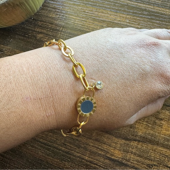 Elegant 18 Kt Gold Plated Chain Bracelet with Disc Accent - Picture 7 of 8